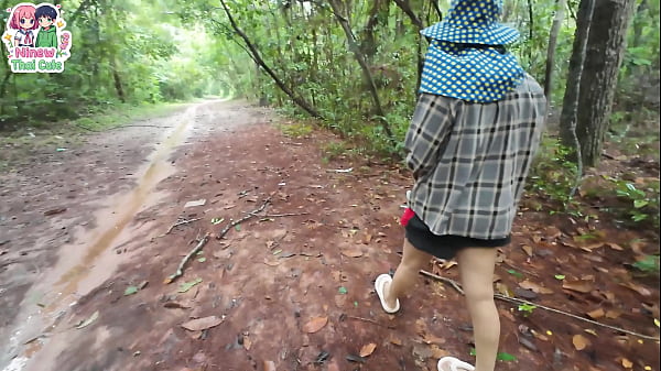 Nonton วัยรุ่นไทยเดินเก็บเห็เในป่าอยู่ดีดีโชว์หีเฉยเลย thumbnail