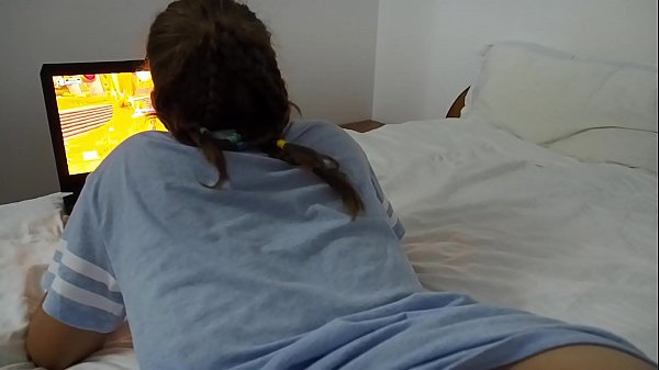 Nonton Fucking From Behind While Playing Video Games thumbnail