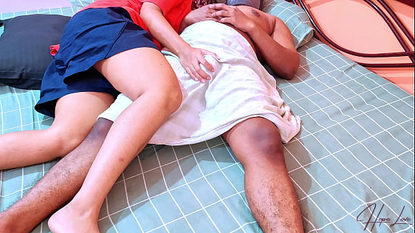 Nonton Naughty Stepdaughter Surprises Her Stepdad In Bed thumbnail