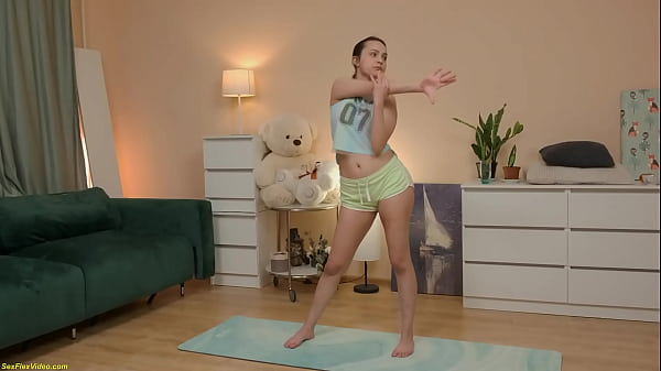 Nonton Cute Chubby Big Natural Breast Former Gymnast Teen Gets Stretched And Rough Fucked In Crazy Contortion Sex Positions thumbnail