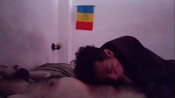 Oral matutino a este macho. 