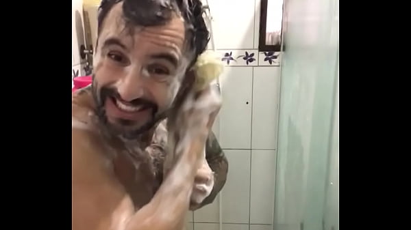 Est&aacute; Calor E O Allan Guerra Gomes Toma Ducha Em Casa Totalmente Pelado thumbnail