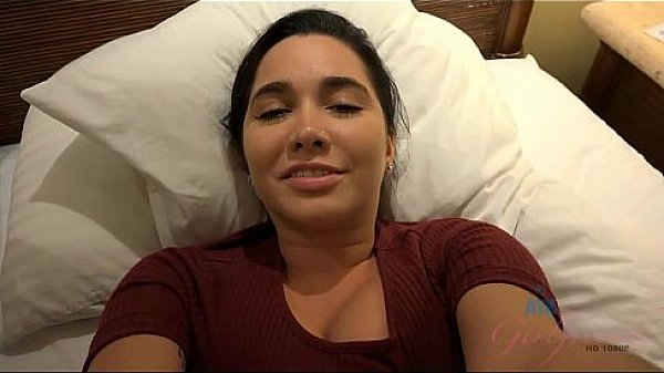 Nonton Hot Chick Swallowing Cum thumbnail