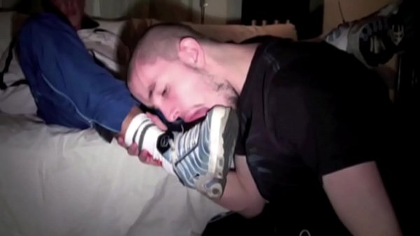 Un Mec En Sket Et Survet Bais&eacute; Ppar Une Pornstar thumbnail