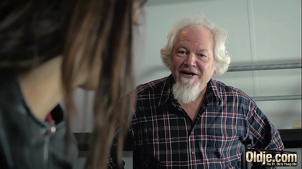 Nonton Grandpa Fucks Sweet Pussy Cums In Her Mouth And She Likes It thumbnail