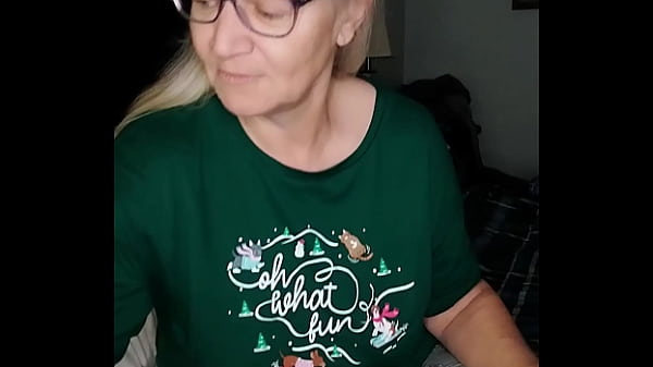 Hot Milf Has A New Toy! Hot Orgasm! thumbnail