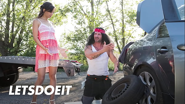 Ebony Chick Luna Corazon Receives Deep Pussy Pounding From Big Dick Stud Outdoors - Letsdoeit thumbnail