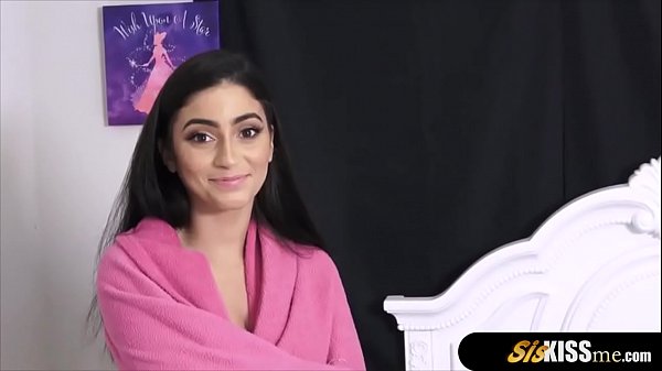 Nonton Stepsister Was Awed By The Size Of My Big Dick thumbnail