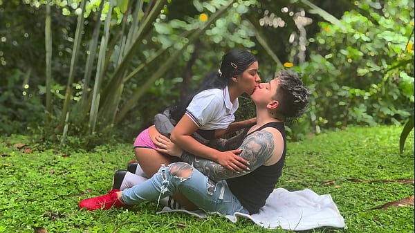 Joven Pareja De Estudiantes Se Graban Follando Al Aire Libre Despu&eacute;s Del Colegio - Parte 2 thumbnail