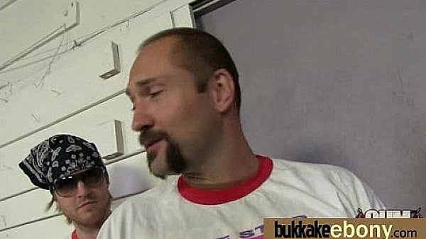 Nonton Ebony Slut Gets An Interracial Group Sex 26 thumbnail