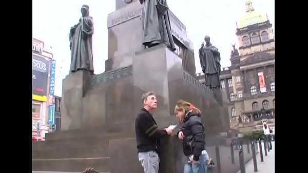 Nonton Naked Brunette Floozy Pet Demonsttes Ol Skills thumbnail