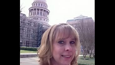 Nonton Mickie Siek Giving A Blowjob Outside The Texas State Capital thumbnail