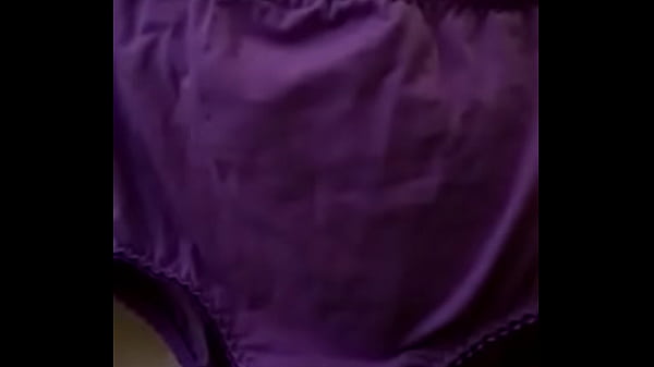 Hermoso Deslecharse Con Ganas En Las Pantaletas De Mama thumbnail