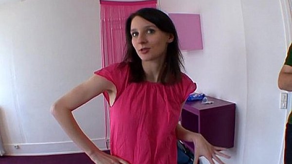 Elle Adore Sentir Une Belle Bite Entre Ses Jambes ! thumbnail