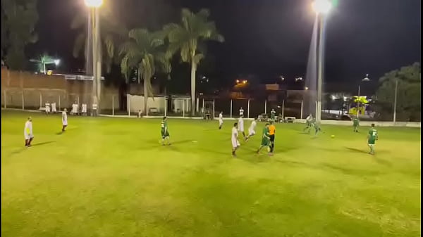 Girando E Arrebentando O L&eacute;o thumbnail