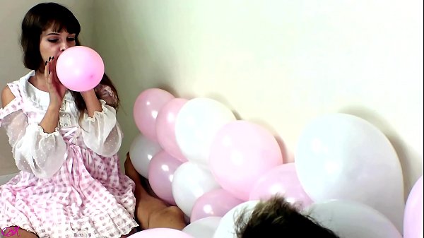 Lola Leda Sucks Your Cock And Plays With Her Balloons thumbnail
