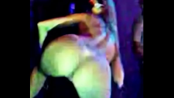 Nonton A Danadinha Do Baile Funk Jc(mulher Sem No&ccedil;&atilde;o E Sem Roupa No Palco) thumbnail