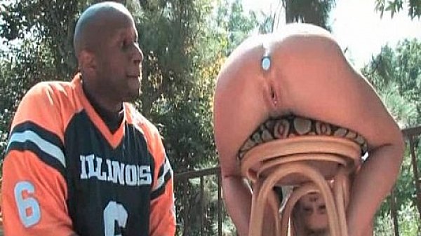 Nonton Crazy Blonde Gets Ass Dildoed By Ebony Dude thumbnail