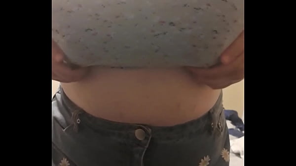 Bbw Shows Off Huge Tits thumbnail