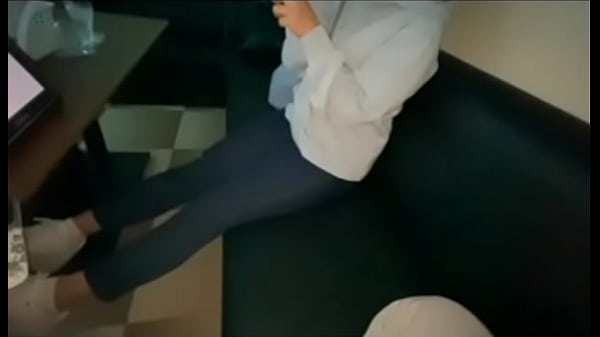 Nonton みんなには内緒で付き合ってるカップルは隠れて愛を育みます thumbnail