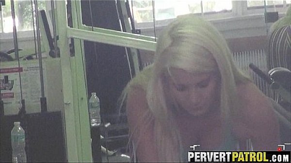 Nonton Perving Out On A Blonde Workout Chick.1 thumbnail