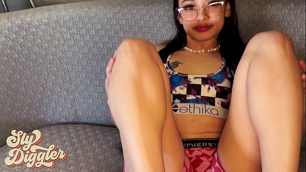 Nonton Foot Model Gets Stretched Out | Feet Or Pussy ? W/ Iris Ivy thumbnail