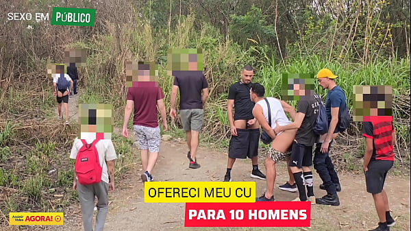 Levei 2 Amigos H&eacute;teros Para Foder Meu Cu Em P&uacute;blico, Onde Homens Costumam Fazer Caminhada. Enquanto Cada Um Se Reserva Para Comer Meu Cu, Uma Plateia De Homens Observa E Se Masturbal. thumbnail