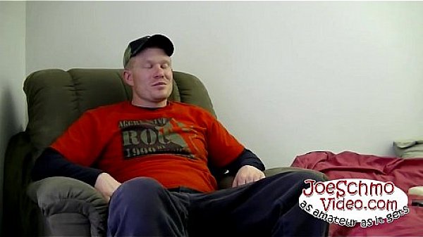 Beefy Amateur Sucked Off By Old Gay thumbnail