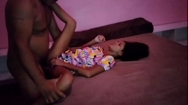 Para Atrair Minha Enteada Para Meu Quarto, Sempre Ponho Desenho Animado (teen Anal, Age Play, Saindo Anal) thumbnail