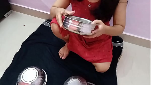 Nonton Young Stepsister In Law, Who Came To Sell Utensils Fiercely With Clear Hindi Voice thumbnail