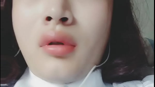 伪娘床帘中销魂自慰 thumbnail