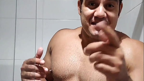 Yuri Ga&uacute;cho - Tomando Banho Na Casa Do Amigo thumbnail