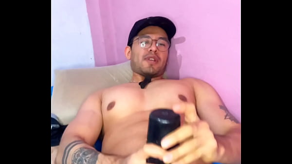 Chacal Jalandose Su Vergota Con Una L&aacute;mpara thumbnail