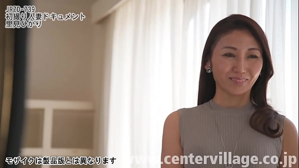 Nonton 里見ひかりさん48歳。旦那様と息子さん2人の4人家族。長い休みがとれた時に家族揃って旅行に行く里見家だが、昨年の夏は息子さんたちが部活の合宿や友人たちと旅行、旦那様も出張などが重なり取り残された形になってしまい、気ままな1人旅に出発。 thumbnail