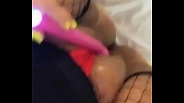 Alexus Kakes And Her Toys At Her Hotel Room thumbnail