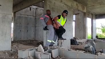 Funcion&aacute;rios Aproveita Que Todos Foram Pra Casa Pra Fuder Na Pr&oacute;pria Contru&ccedil;&atilde;o. thumbnail