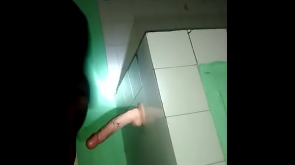 Elvie Slutty au t&eacute;l&eacute;phone avec une mini-jupe - Partie 4 