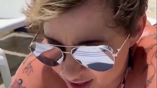 Nonton F&eacute;rias Sexo Amigos - Essa Sou Eu thumbnail