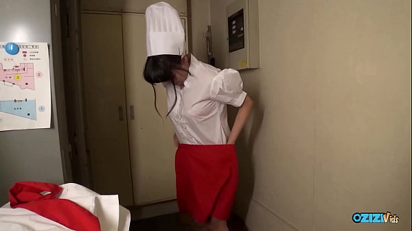 Nonton A Well-endowed Asian Waitress Gains Knowledge On Client Satisfaction While Engaging In A Threesome With Her Colleagues thumbnail