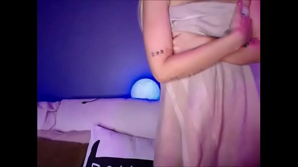 Maigre Fille Sexy Striptease thumbnail