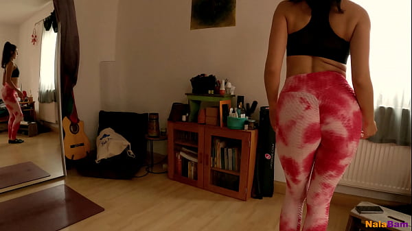 Nonton Tanzlehrerin Probiert Neue Yoga Hose F&uuml;r Sexfilm Aus thumbnail