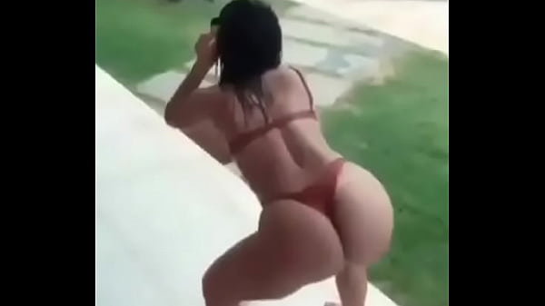 Dan&ccedil;ando de Calcinha @taislisinha 