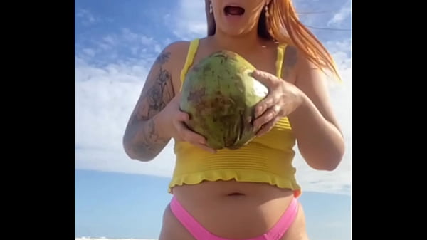 Nonton Usando Um Biquini Que Racha A Buceta thumbnail