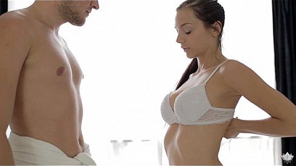 Nonton Ukrainian Anita Sparkle Enjoys Massage - Fantasy Massage thumbnail