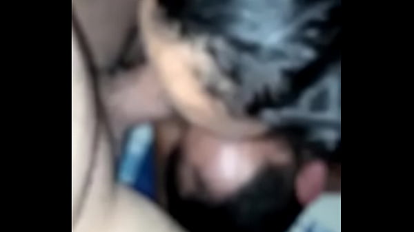 Comendo a mulher do irm&atilde_o, ele observando