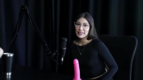 Nonton Gostosa Mostra Como Se Faz Um Bom Boquete, Beija A Loira E Mostra Os Lindos Peitos - Melina Khalifa (watch On: Sheer/red) thumbnail