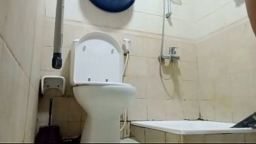 Nonton Filipina Bbw Naked Cleaning Dirty Toilet &ndash; Huge Pinay Ass Shaking While Scrubbing Bathroom thumbnail