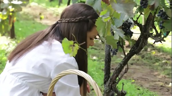 Nonton Hungarian Babe Licking Out A Russian Hottie thumbnail