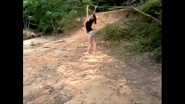 Nonton Millie Acera Twerking My Ass To Don't Stop thumbnail