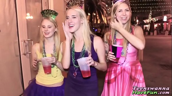 Nonton Sexy Babes Facialized Sucking Black Cock In Hi Def thumbnail